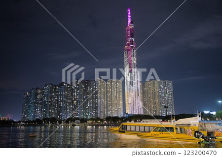 船舶和夜間視圖 123200470