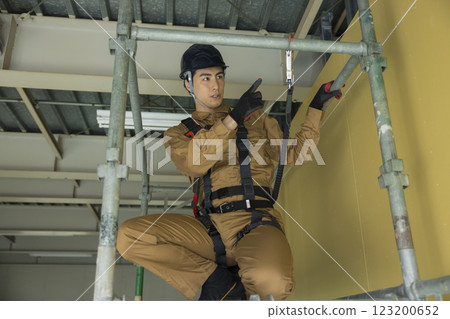 A man working at a construction site 123200652