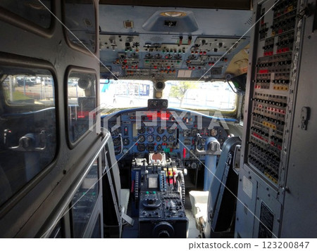 YS11 Cockpit (Gifu Kakamigahara Aerospace Museum) 123200847