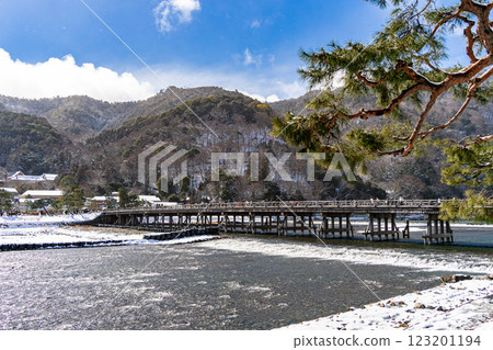 Togetsukyo Bridge on a snowy morning 123201194