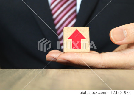 Man in suit and rising arrow 123201984