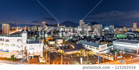（夜景）高樓大廈與高樓公寓的全景（熊本市予安町） 123202016