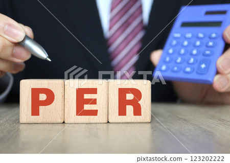 PER (Price Earnings Ratio) Businessmen PER (Price Earnings Ratio) Businessmen 123202222