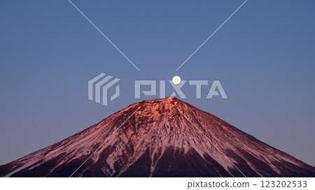 Pearl Fuji as seen from Fujinomiya City, Shizuoka Prefecture 123202533