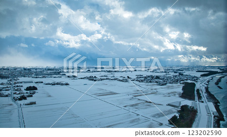 Snowy coastal area of Nyuzen Town, Toyama Prefecture Snowy coastal area of Nyuzen Town, Toyama Prefecture 123202590