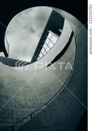 由圓形框架創造的美麗現代建築 由圓形框架創造的美麗現代建築 123202702