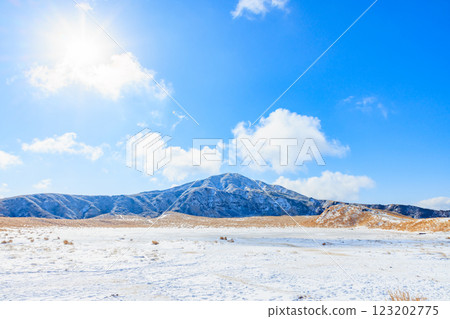 Kusasenrigahama in winter, Aso City, Kumamoto Prefecture 123202775
