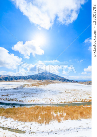 熊本縣阿蘇市冬季的寒風折rig 123202798
