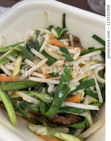Stir-fried liver and chives from a bento box ordered from a Chinese restaurant chain 123202906