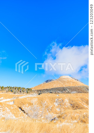 Mt. Kishima in winter, Aso City, Kumamoto Prefecture Mt. Kishima in winter, Aso City, Kumamoto Prefecture 123203049
