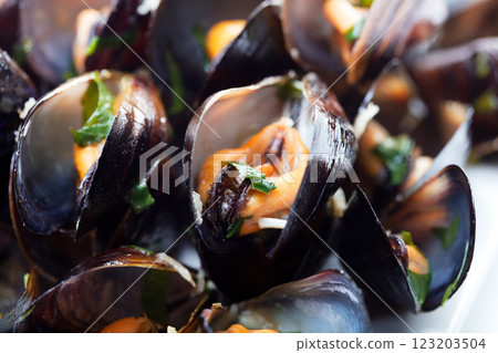 Boiled mussels in dish on dark wooden background close up 123203504