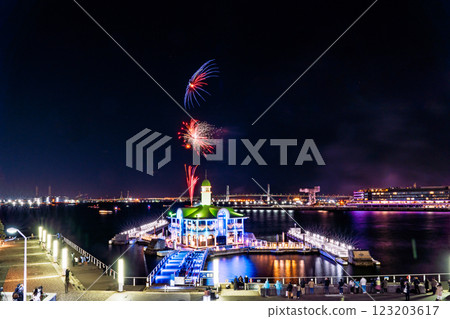 Kanagawa Prefecture: Yokohama Night Flowers - Fireworks that light up Yokohama Port Kanagawa Prefecture: Yokohama Night Flowers - Fireworks that light up Yokohama Port 123203617
