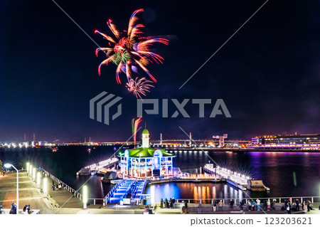 Kanagawa Prefecture: Yokohama Night Flowers - Fireworks that light up Yokohama Port Kanagawa Prefecture: Yokohama Night Flowers - Fireworks that light up Yokohama Port 123203621