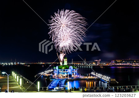 Kanagawa Prefecture: Yokohama Night Flowers - Fireworks that light up Yokohama Port Kanagawa Prefecture: Yokohama Night Flowers - Fireworks that light up Yokohama Port 123203627