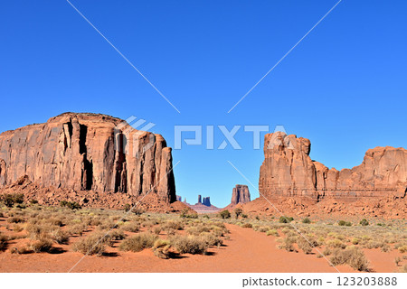 「北窗」是兩座孤峰之間的窗戶般的風景。 123203888