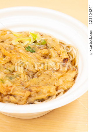 Delicious convenience store tempura soba 123204244