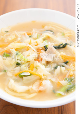 Delicious tanmen with plenty of vegetables 123204787
