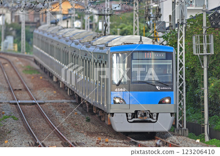小田急小田原線秦野～新松田小田急4000系列4560列車 123206410