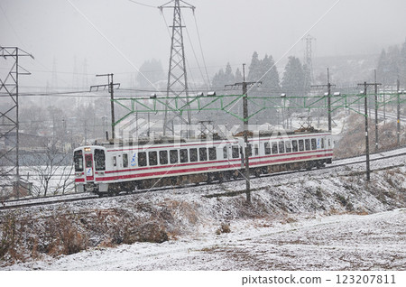 上越線越後湯澤-石內北越特快HK100-101夢空 上越線越後湯澤-石內北越特快HK100-101夢空 123207811