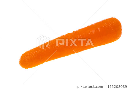 small carrot isolated 123208089