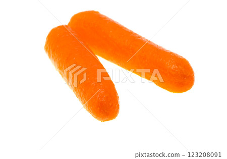 small carrot isolated 123208091