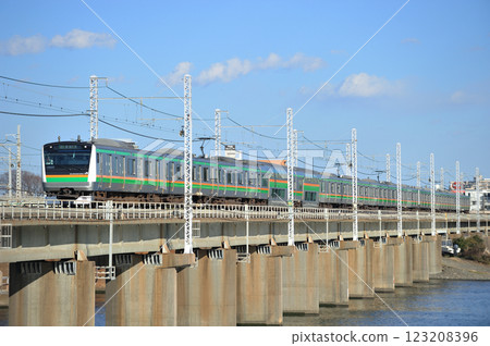 Tokaido Line Chigasaki-Hiratsuka JR East E233 series 3000 series E07 train (Kozu) Tokaido Line Chigasaki-Hiratsuka JR East E233 series 3000 series E07 train (Kozu) 123208396