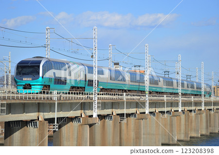 Tokaido Line Chigasaki-Hiratsuka JR East 251 series RE-4 formation (Omiya) Super View Odoriko 123208398