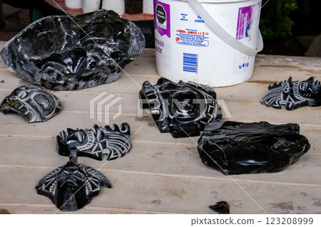 Elaboration of obsidian crafts at the Teotihuacan archaeological site. 123208999