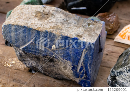 Obsidian pieces at the Teotihuacan archeological site. 123209001