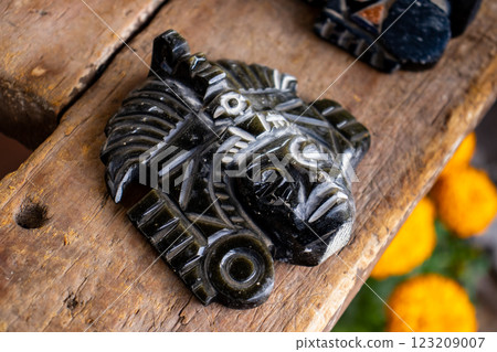 Elaboration of obsidian crafts at the Teotihuacan archaeological site. 123209007