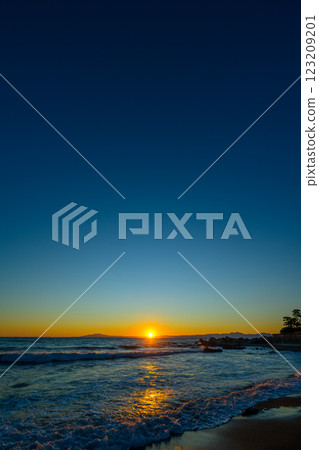 日落時分的三櫛下海灘的沙灘和海浪聲 123209201