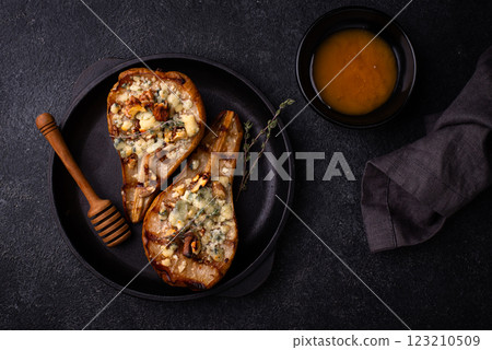 Baked pears with blue cheese and honey 123210509
