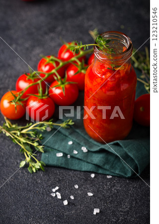 Traditional Italian tomato marinara sauce 123210546