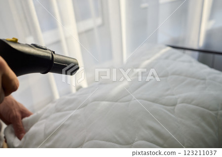 Using Steam Cleaning Techniques to Maintain Freshness and Hygiene for Your Pillow Using Steam Cleaning Techniques to Maintain Freshness and Hygiene for Your Pillow 123211037