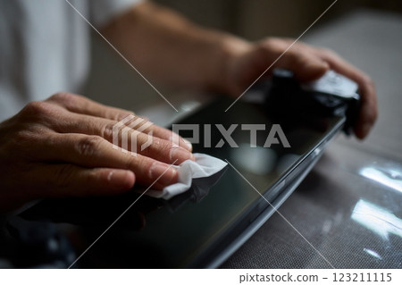 How to Effectively Clean the Screen of Your Gaming Console for Optimal Performance 123211115