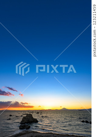 森戶海灘:平靜的海浪和日落的絕美景色 森戶海灘:平靜的海浪和日落的絕美景色 123211459
