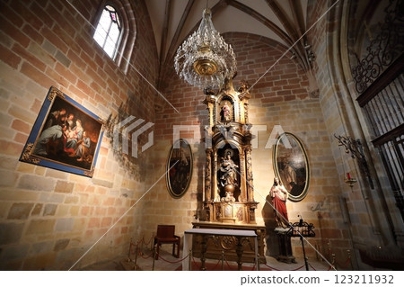 Chapel near the entrance to the Church of San Antón in Bilbao 123211932