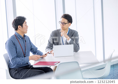 Businessmen having a meeting 123212045