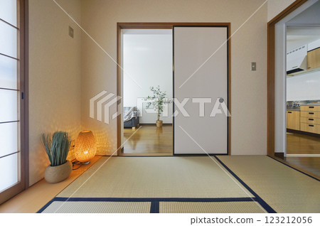 Room with Japanese-style room 123212056
