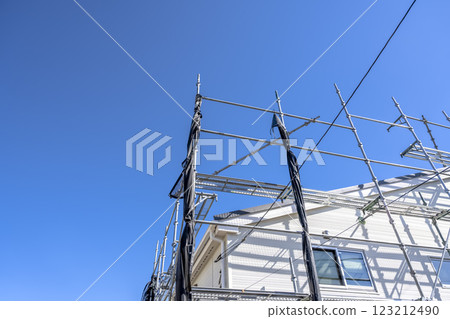 Repair work on exterior walls and roofs of detached houses Repair work on exterior walls and roofs of detached houses 123212490