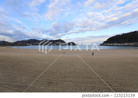 La Concha Beach in San Sebastian in the morning 123213139