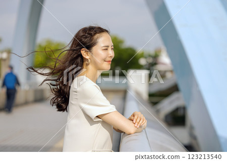 一個女人很遠的地方 一個女人很遠的地方 123213540