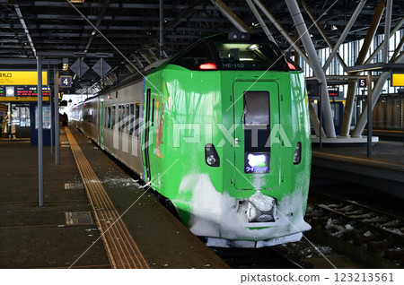 停靠旭川站的特快 Lilac 號 123213561