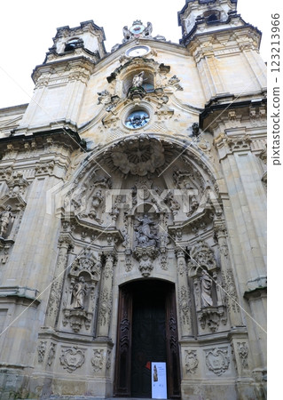 Front of the Basilica of Santa Maria del Coro 123213966
