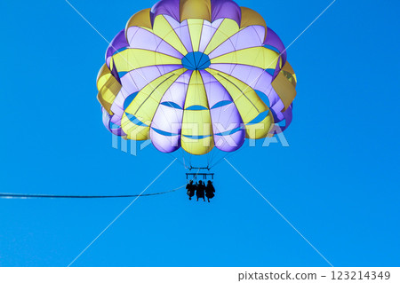 Parasailing 123214349