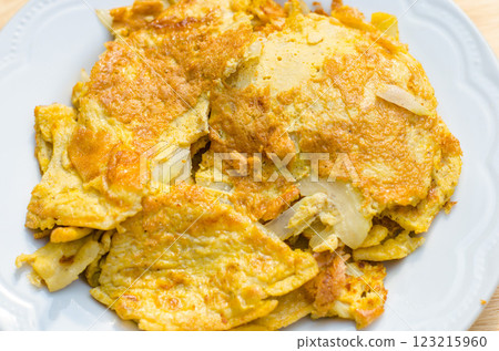Thai omelet in white plate, Thai food 123215960