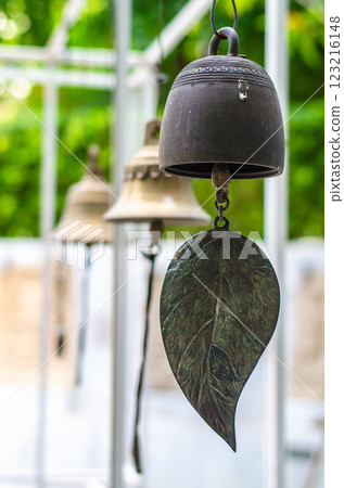 Hanging bell with leaf-shaped windcatcher 123216148