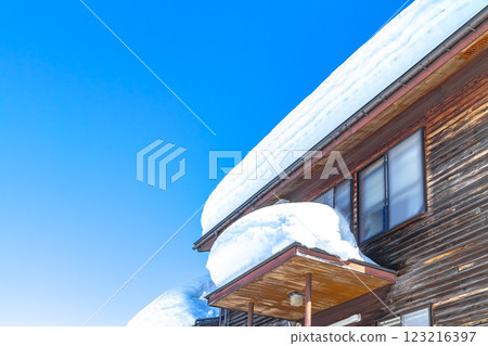 雪景清晨的房屋景象 雪景清晨的房屋景象 123216397