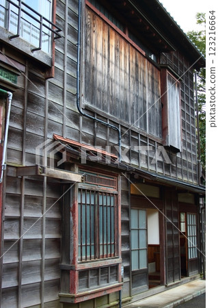Japanese old wooden house Japanese old wooden house 123216664