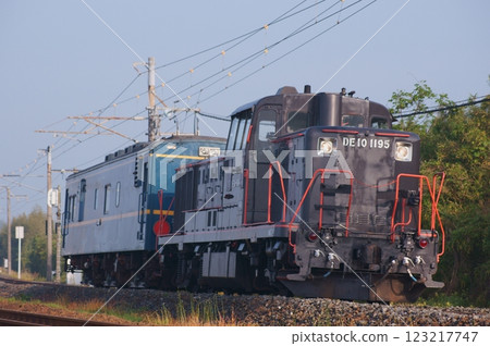 Inspection train for Maya 34 passenger cars running on the Kagoshima Main Line Inspection train for Maya 34 passenger cars running on the Kagoshima Main Line 123217747